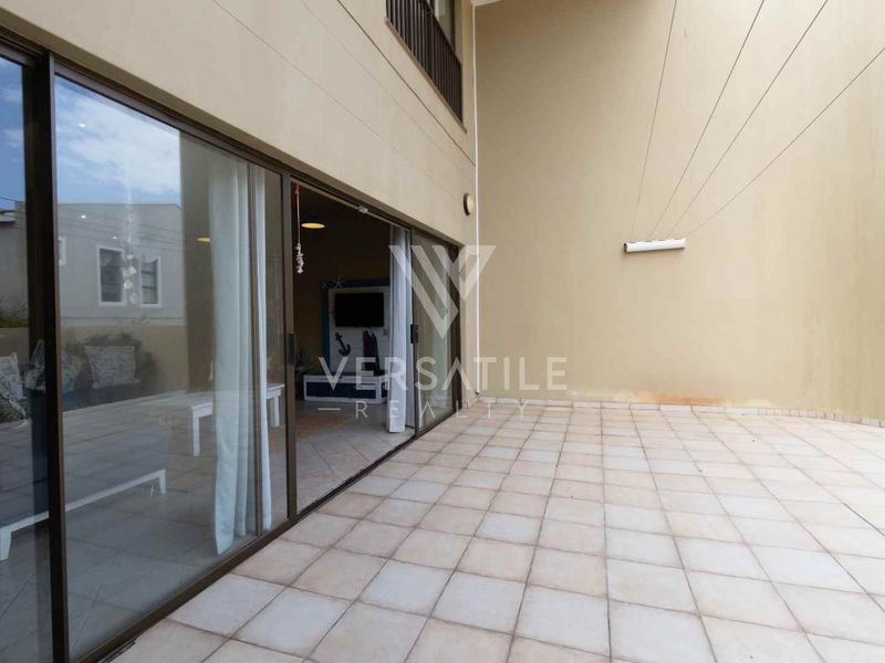 House For Sale in Long Beach. - Photo 8