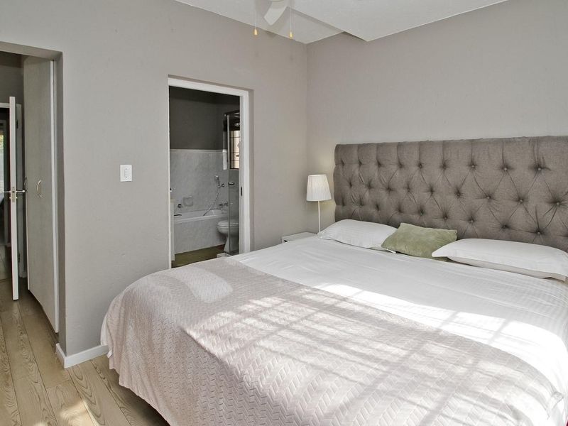 Charming Pet-Friendly Townhouse in a Secure Complex - Photo 8