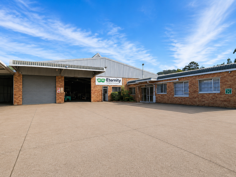 940m2 Prime Factory with Yard & Superlink Access | Westmead - Photo 2