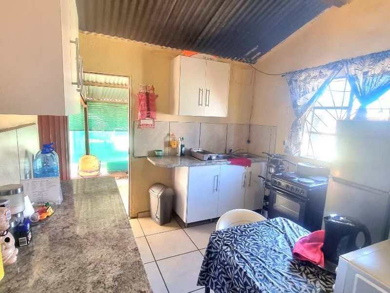 OLD HOUSE IN KATUTURA CENTRAL - Photo 5