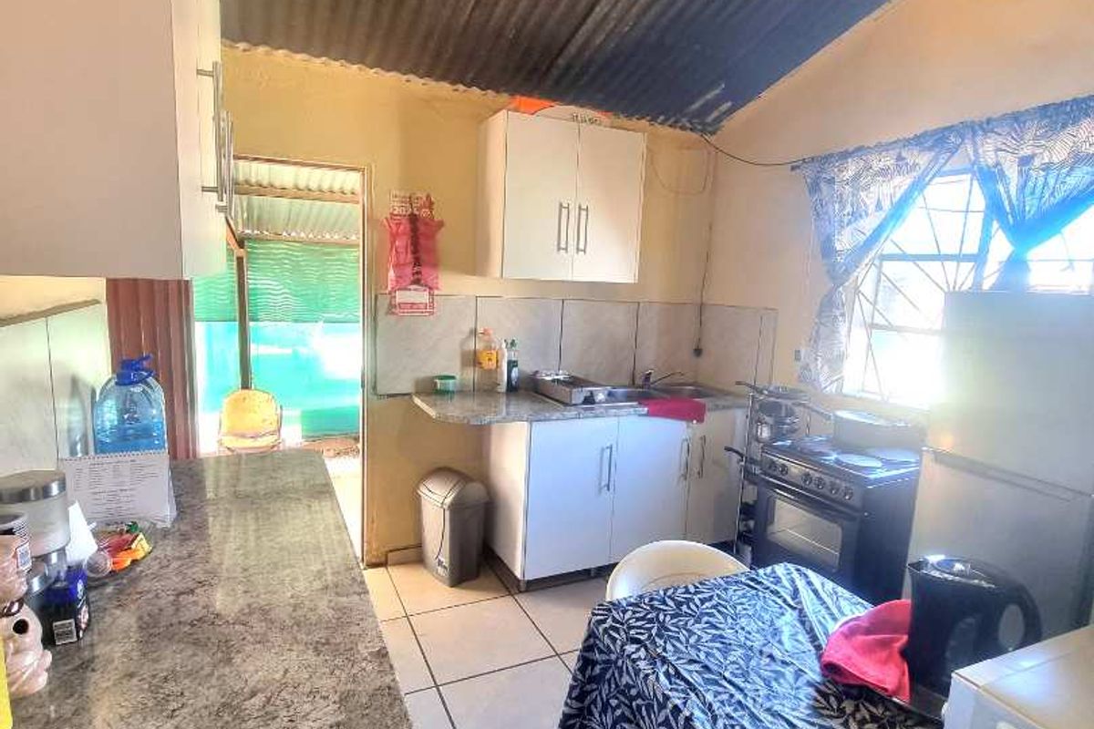 OLD HOUSE IN KATUTURA CENTRAL - Photo 5