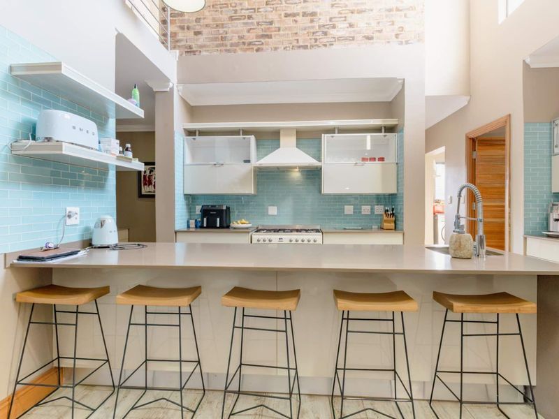 Modern 4 Bedroom Family Home for Rent in a Highly Rated Security Estate - Photo 6
