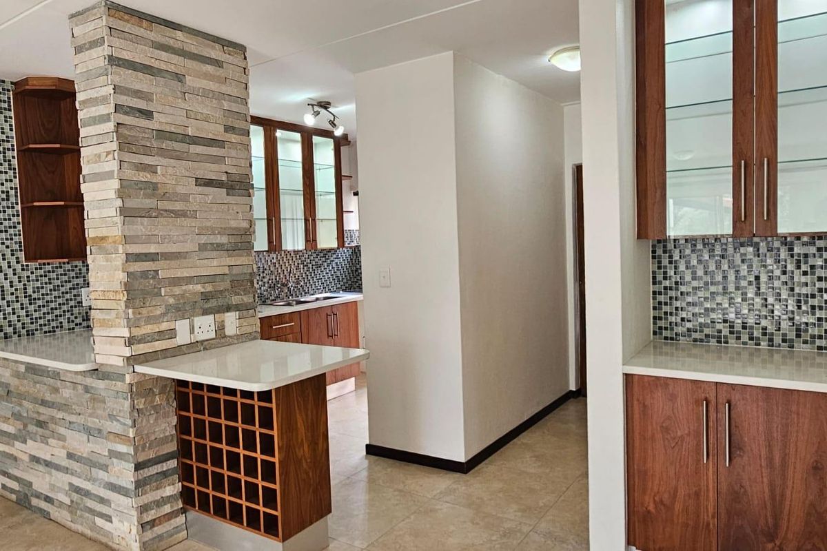 Modern Townhouse for Rent - Photo 5