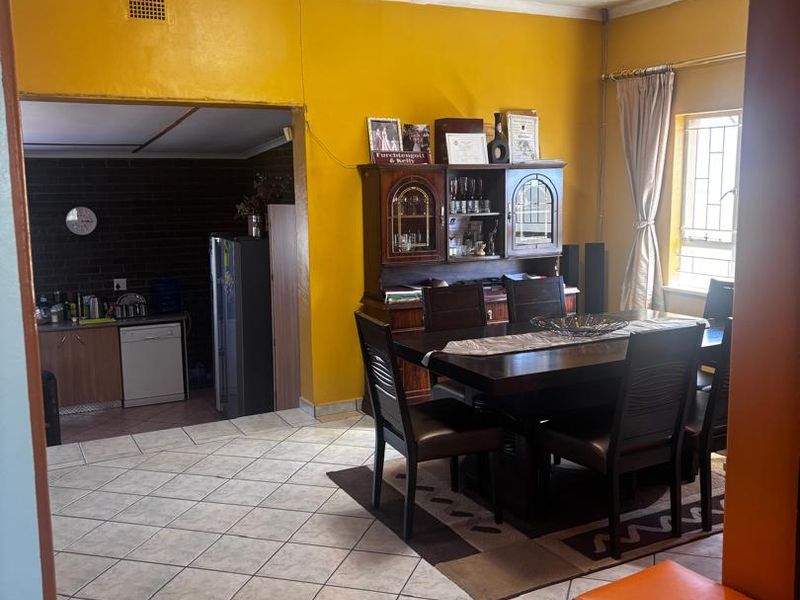 Windhoek West: 4 Bedroom house with Flat is For Sale - Photo 9