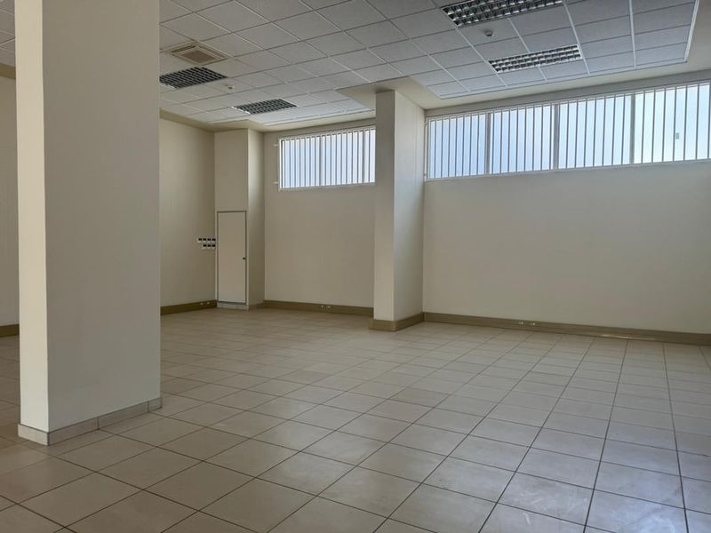 MODERN OFFICES TO LET - SHARED BUILDING - Photo 4