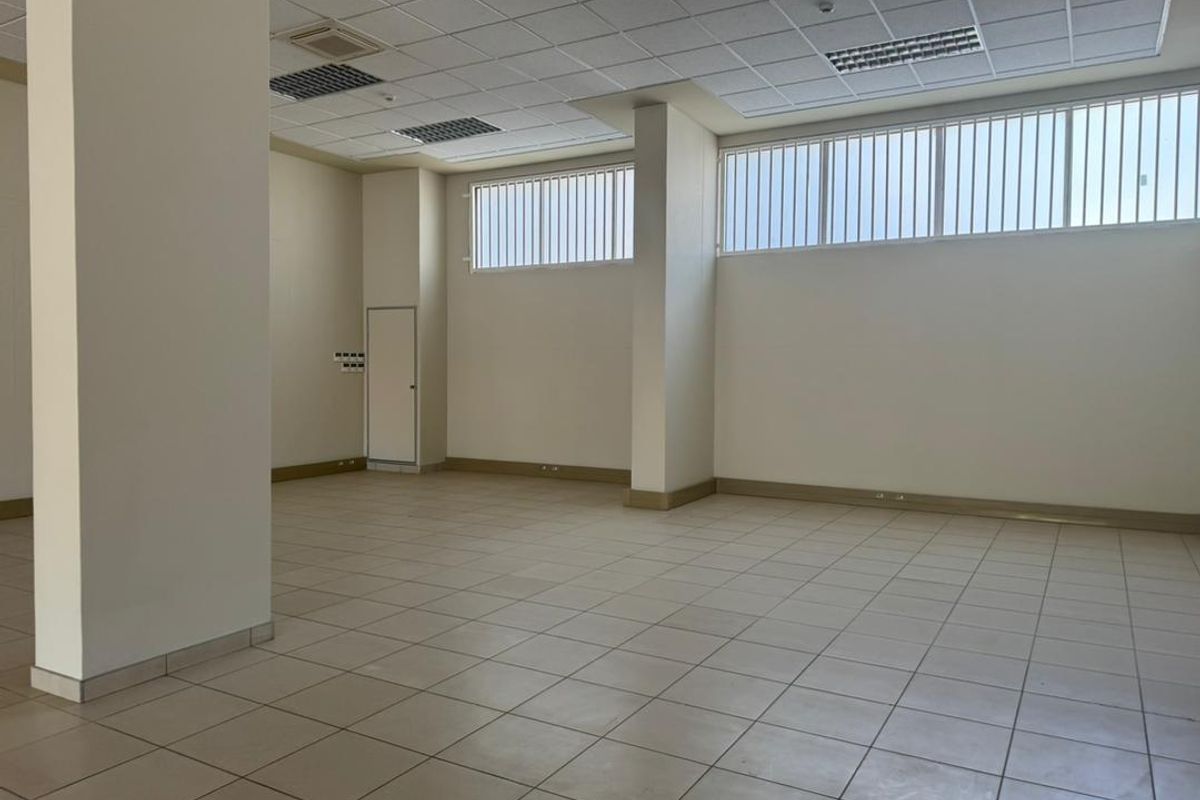 MODERN OFFICES TO LET - SHARED BUILDING - Photo 4