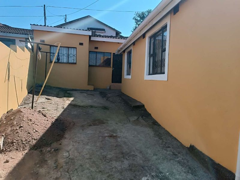 🏡 Renovated 2-Bedroom Home with Income-Generating 3-Bedroom Flatlet for Sale in Imbali Unit 2, Pietermaritzburg Dual Living, Rental Income & Exceptional Value - Photo 3