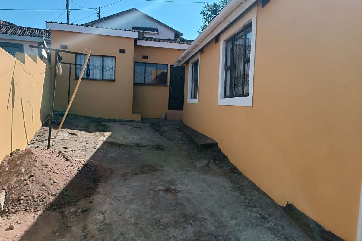 🏡 Renovated 2-Bedroom Home with Income-Generating 3-Bedroom Flatlet for Sale in Imbali Unit 2, Pietermaritzburg Dual Living, Rental Income & Exceptional Value - Photo 3