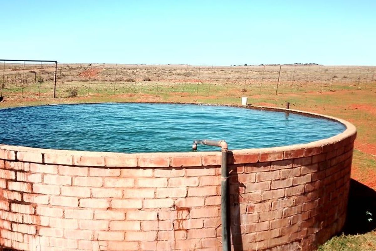 GAME AND CATTLE FARM.INEXHAUSTIBLE WATER.GAME FENCING WIRE.ALSO PLOWLANDS. - Photo 3