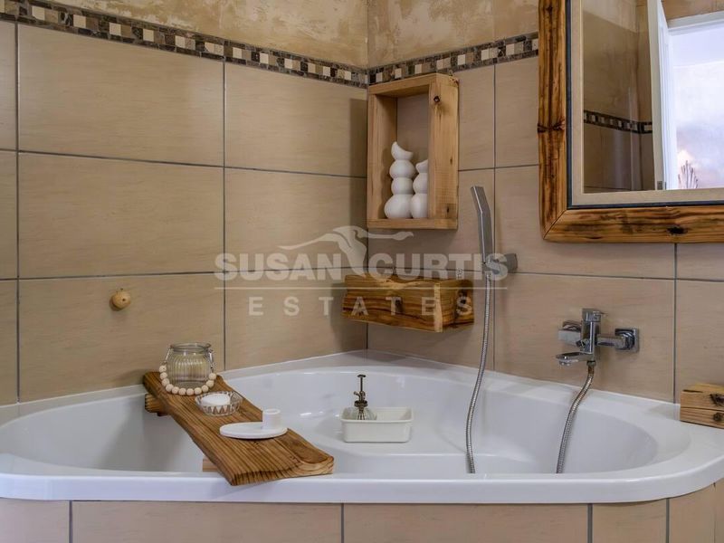 Fully Furnished Seafront townhouse - Photo 9