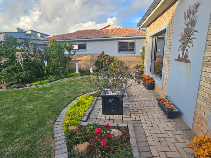 Elegant single-level home in prestigious Monte Christo Eco Estate - Photo 9