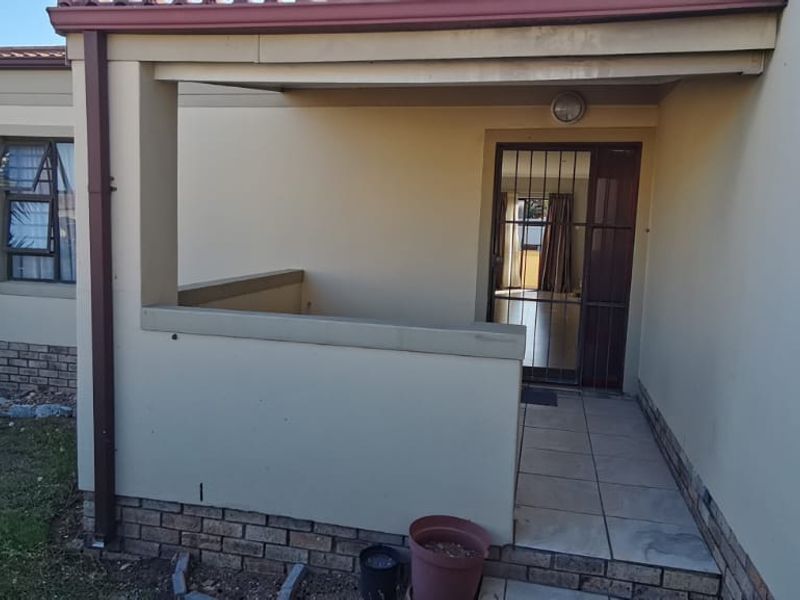 Stylish 3-Bed Townhouse in Cosmos Villas - Available 15 April 2026! - Photo 2