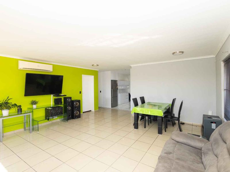 Charming 3-Bedroom Family Home in Protea Heights - Photo 5