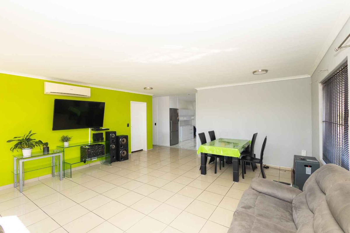 Charming 3-Bedroom Family Home in Protea Heights - Photo 5