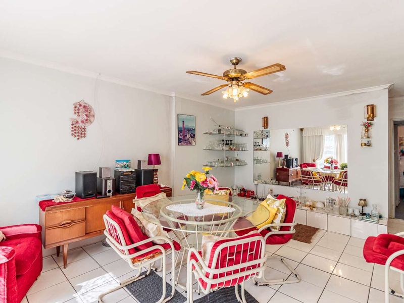 BEAUTIFUL MAINTAINED FAMILY HOME - Photo 7