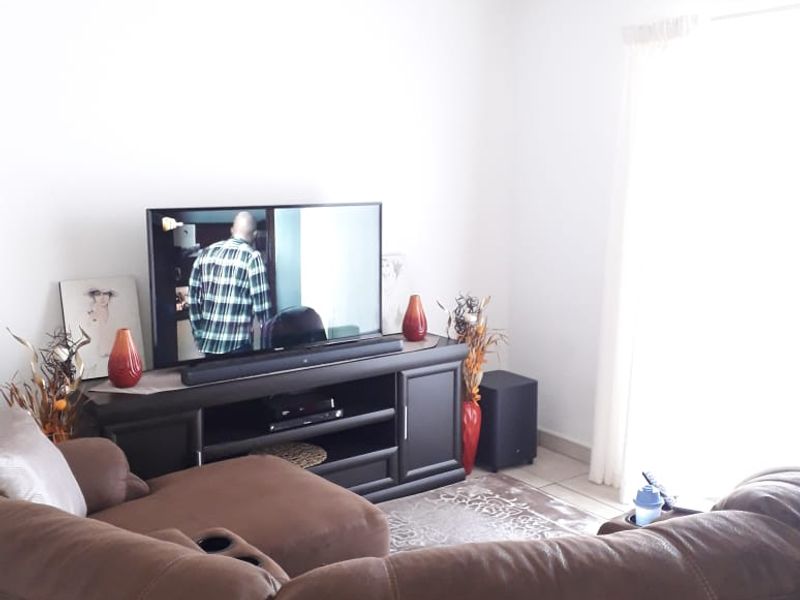 Secure 2-Bedroom Rental Home in Arboretum, Richards Bay - Photo 4