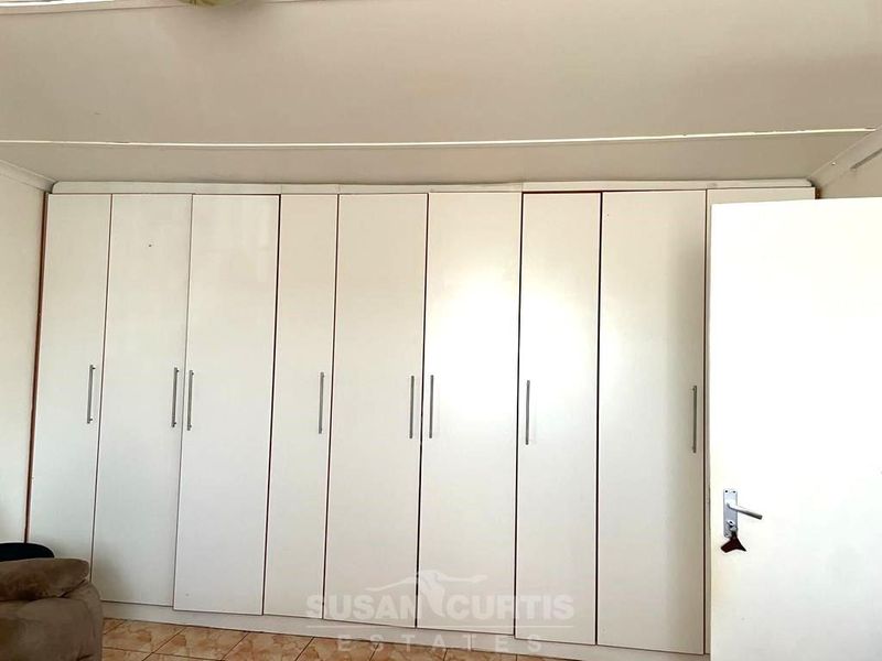 Charming 3-Bed Home - Photo 10