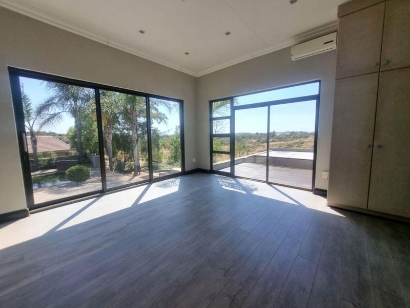 Luxurious four Bedroom House with Breathtaking Views - Photo 5