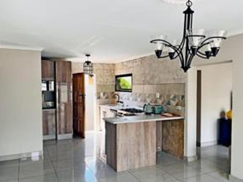 An Immaculate Complex House in a Quiet Sought Suburb in Van Reibeeck Park. - Photo 6