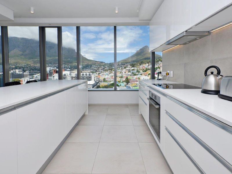 Furnished 2 bedroom apartment in 117 on Strand - Photo 3