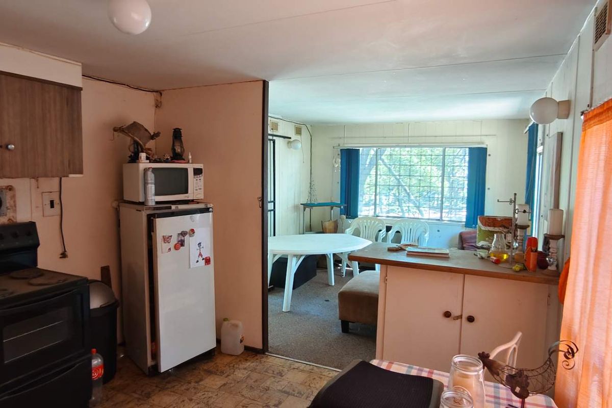 Charming Brick-Cladded Container Home: Perfect for Holiday Getaways or Small Families - Photo 5