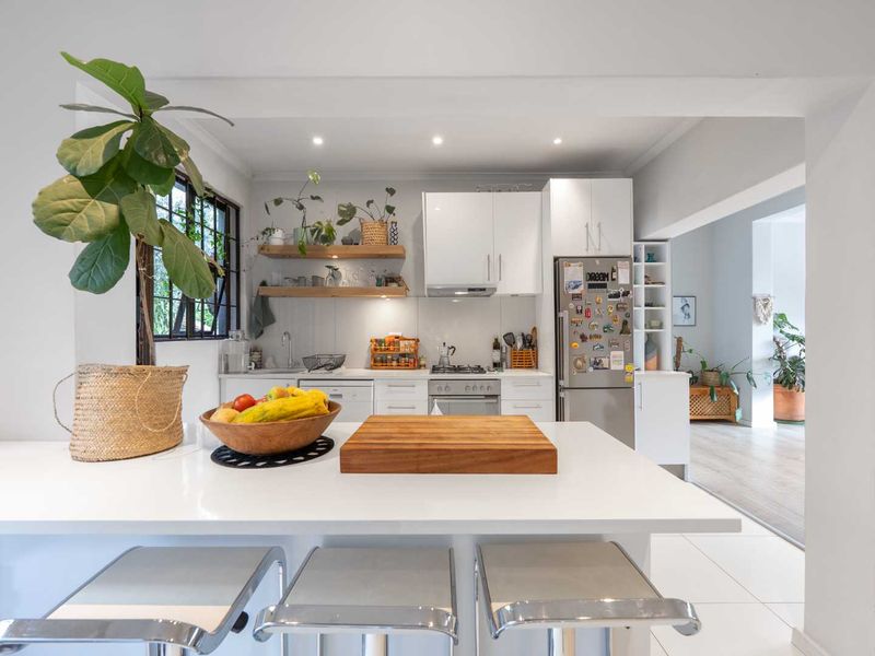 Secure Vredehoek Gem with Views, Garden & Separate Flatlet - Photo 4