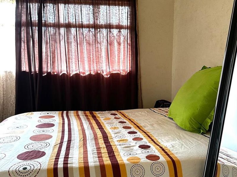 Charming 2-Bedroom Apartment in a Secure Complex - Photo 10