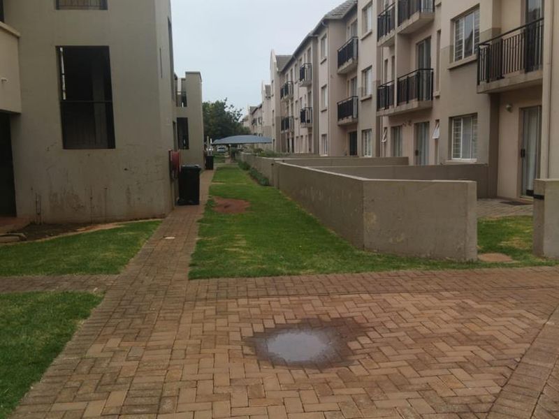 2nd Floor townhouse up for grabs. - Photo 2