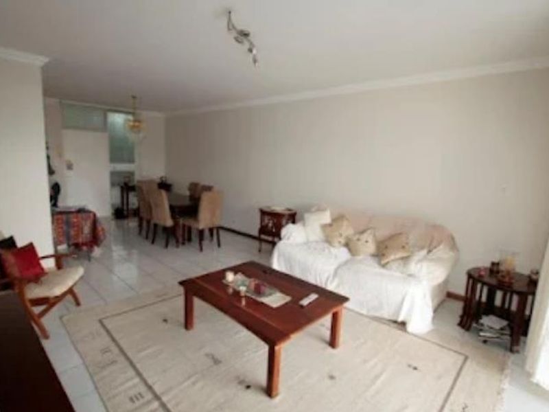 Spacious 123 sqm 2 bedroom apartment in Benmore - Photo 1