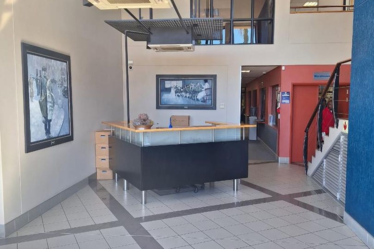 Office and Warehouse in best location Windhoek Central - Photo 5