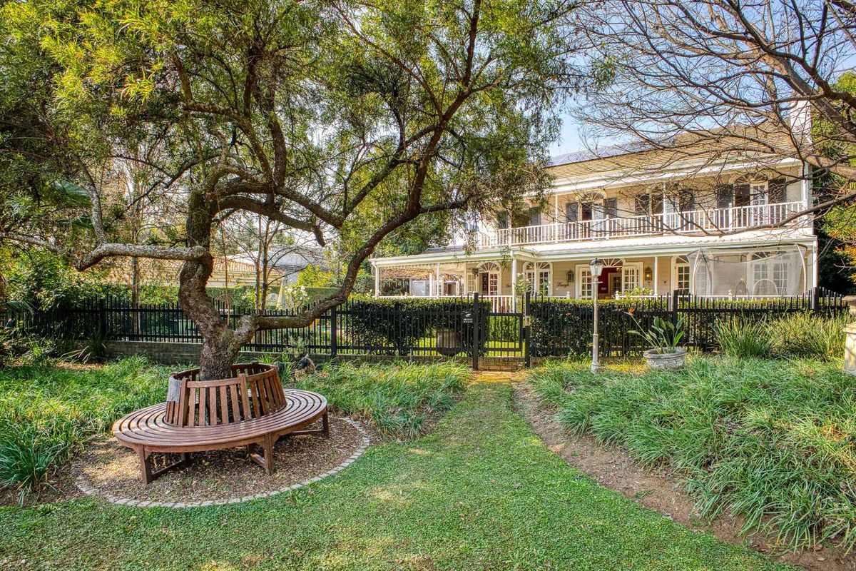 CHARACTER 5 BEDROOM HOME IN FOURWAYS GARDENS - Photo 3