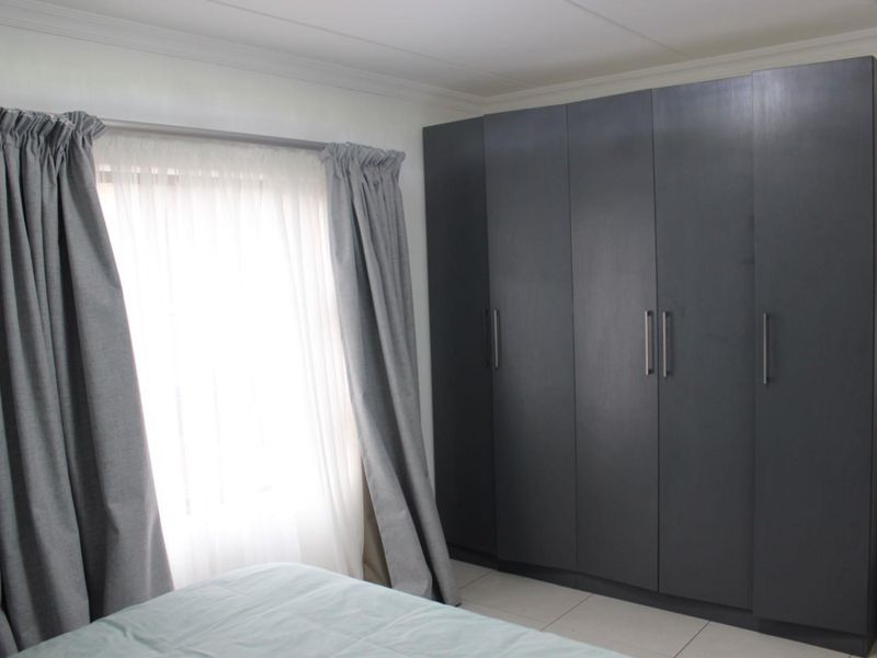 Two bedroom Two Bathroom Apartment - Photo 6