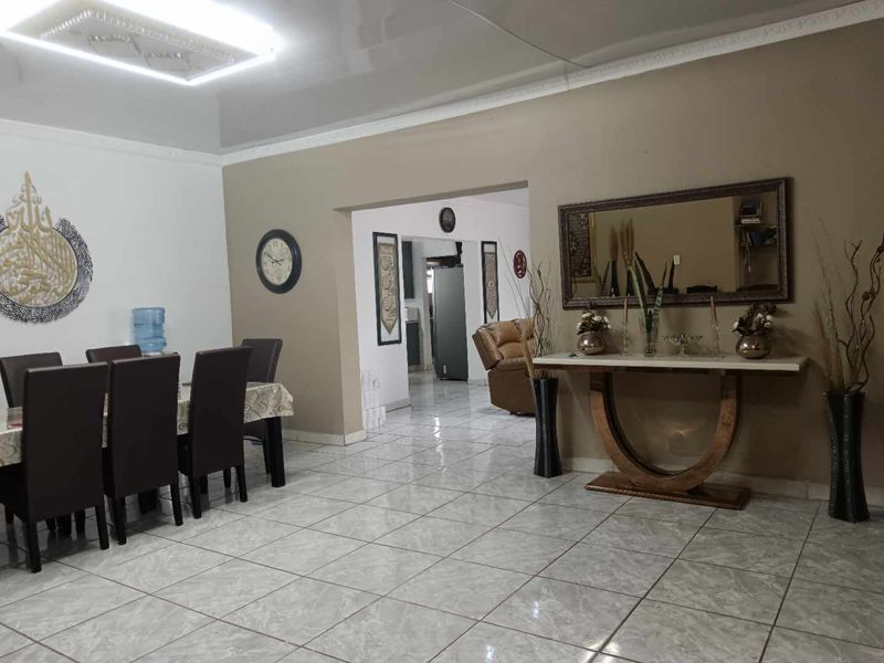 Modern family home with an investment opportunity - Photo 5