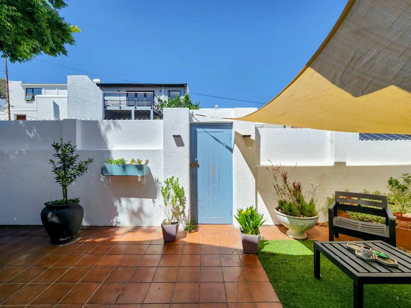 HOUSE IN SEA POINT - Photo 2