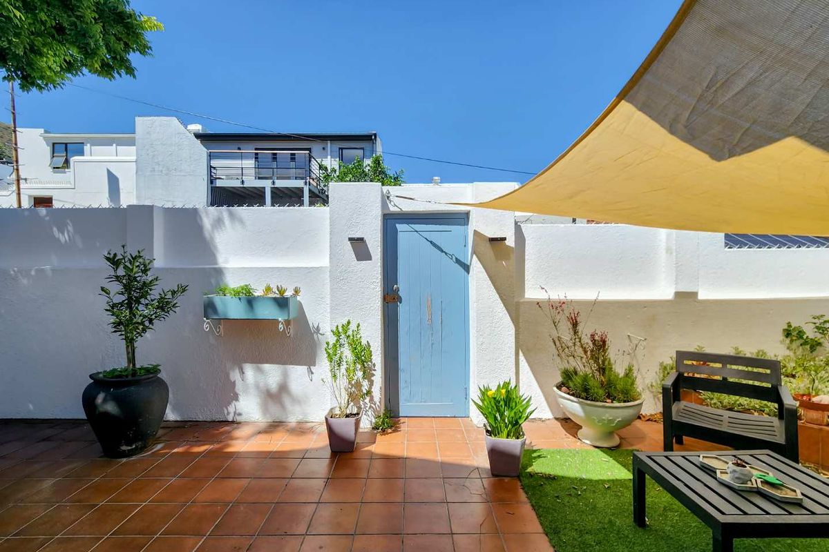 HOUSE IN SEA POINT - Photo 2