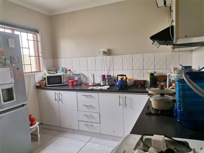 NEAT AND AFFORDABLE 2 BEDROOM FLAT FOR SALE IN MONDESA SWAKOPMUND - Photo 8