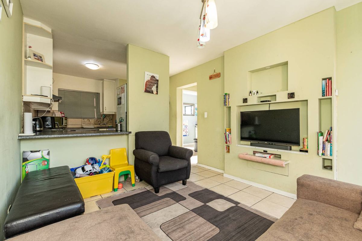 Welcome to your first home or next investment unit! - Photo 3