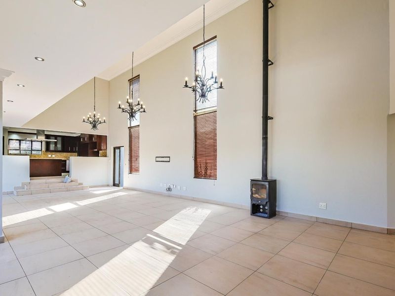 Stunning Family Oasis in Silver Lakes Golf and Wildlife Estate - For Sale - Photo 7