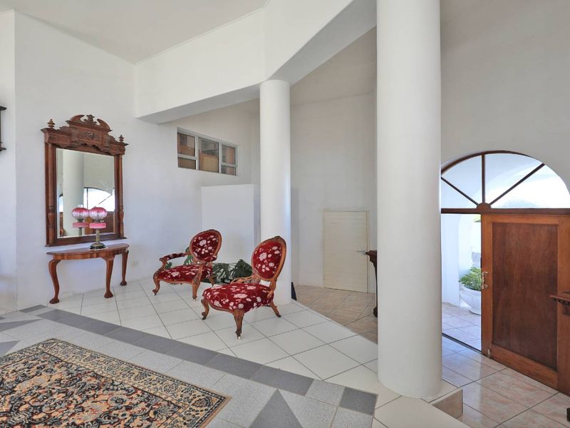 5 Bedroom residence with the grandest of views - Photo 8