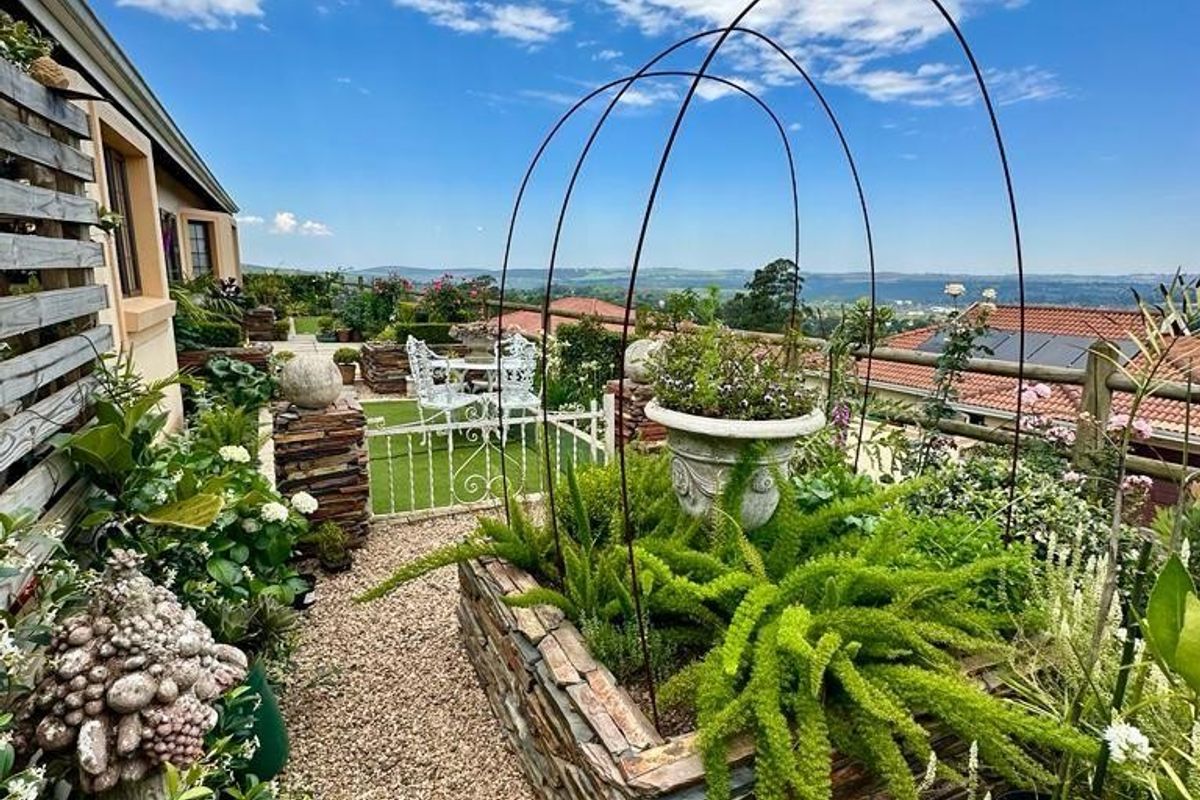 Unit 137 – Move-In Ready 3-Bedroom Home with Enclosed Patio & Scenic Views - Photo 3