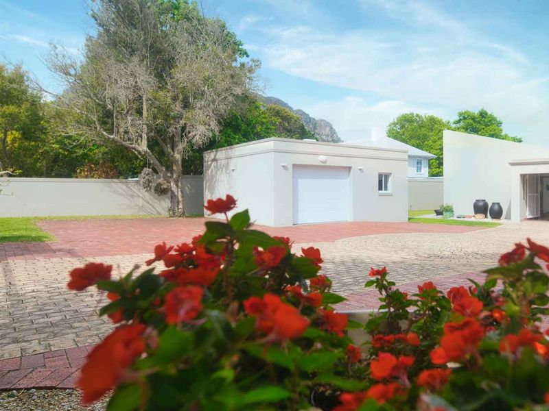 AN EXTRAORDINARY HOME - Photo 3