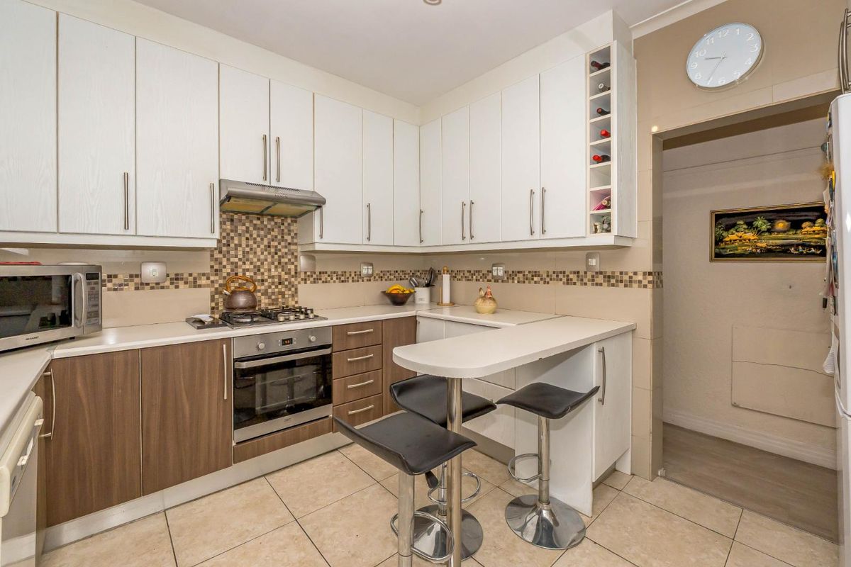 Family Living Meets Entertainer’s Delight in the Heart of Plumstead - Photo 4