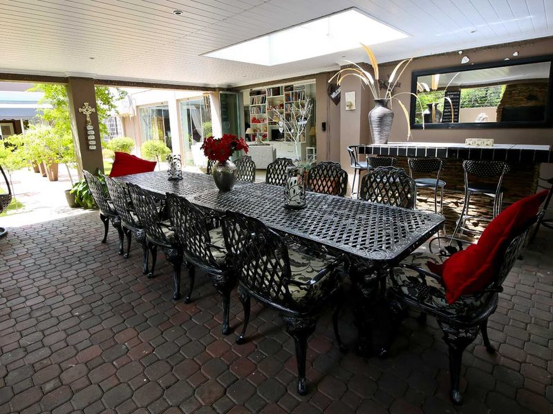 Immaculate family home in quiet neighbourhood - 4 Bedrooms - Photo 3