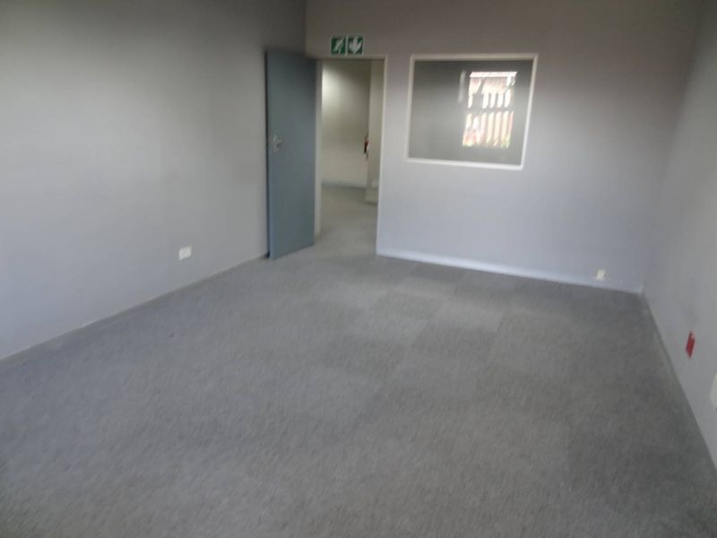 PRIME OFFICE SPACE TO RENT - Photo 9