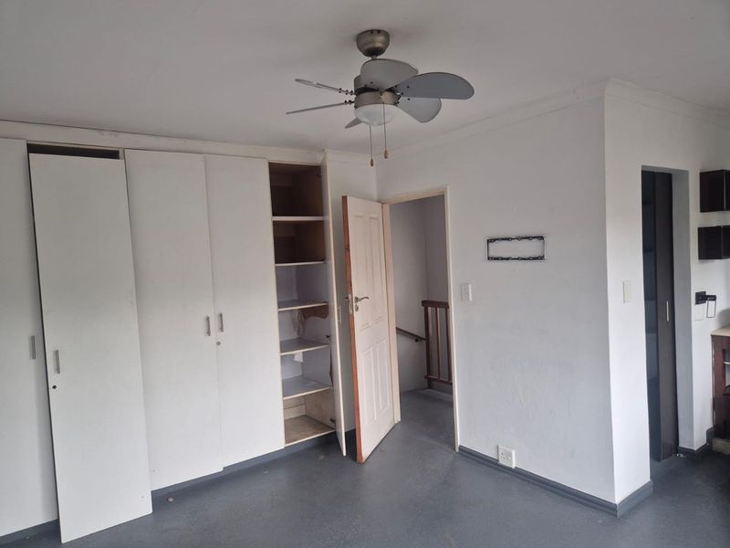 3 bedroom in secure complex - Photo 2