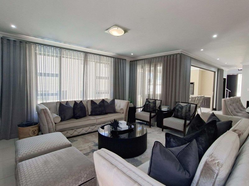 Gorgeous 4 bedroom, 3.5 bathroom Cluster available in Edenburg, Sandton - Photo 5