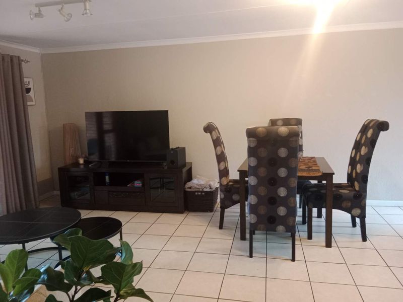 2 Bedroom, 2 Bathroom First-Floor Apartment with Balcony and Built-in Braai To Let - Photo 4