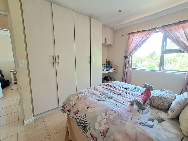 Two Bedroom Townhouse For Sale in New Redruth, Alberton - Photo 9