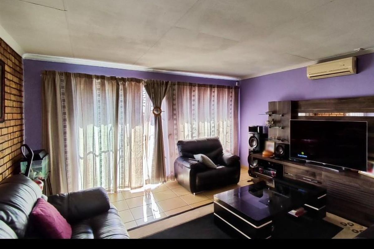 Simplex Townhouse for sale - Photo 3