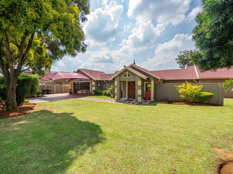 A ready to move in home in a secure area - Photo 3